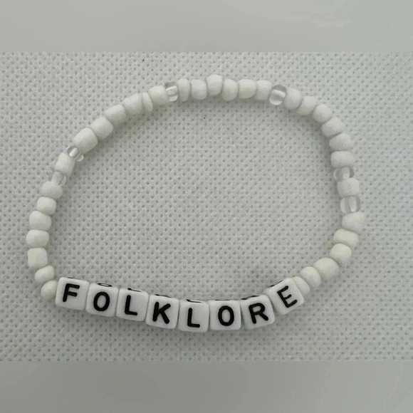 SET: Girls beaded bracelets. Taylor Swift on each bracelet. 11 bracelets. - Picture 5 of 13